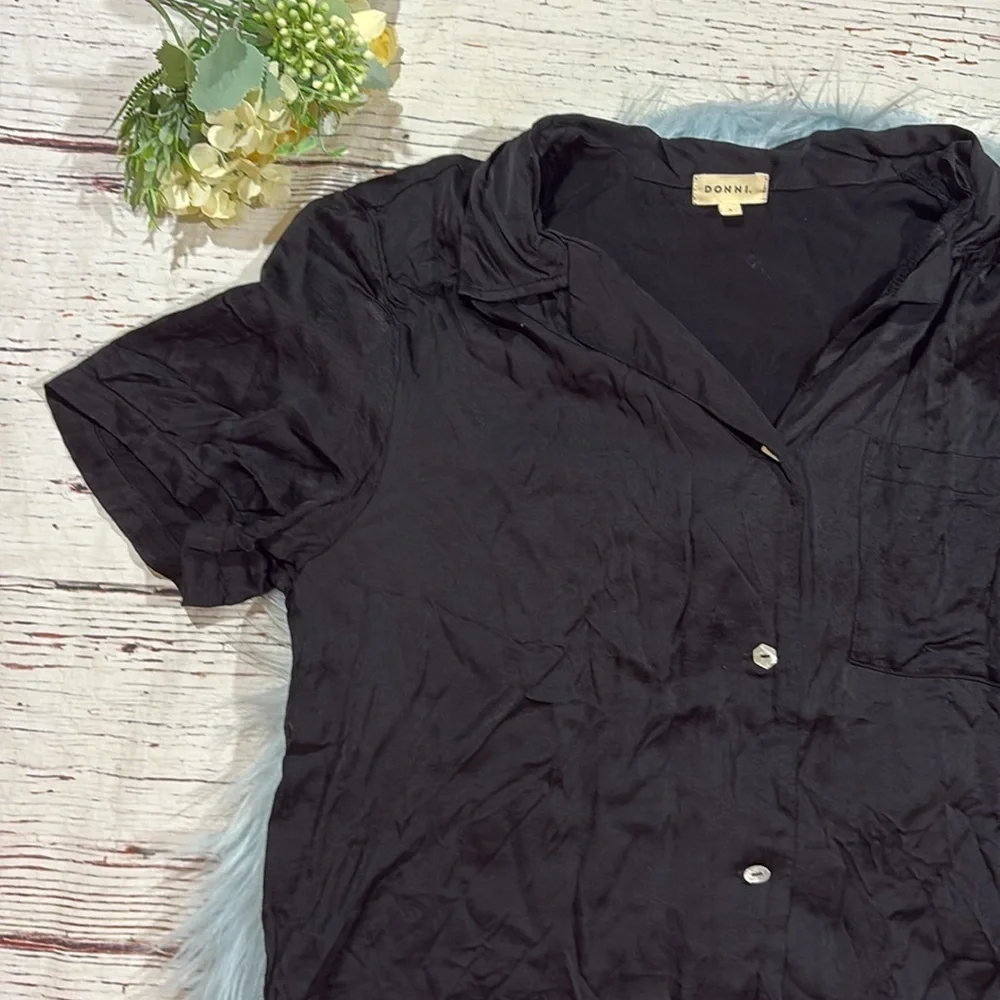 Donni silky short sleeve button front shirt jet - Picture 5 of 8